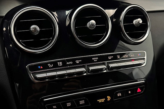 Mercedes-Benz GLC300 de 28 of 30