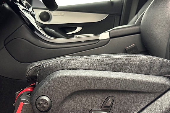Mercedes-Benz GLC300 de 13 of 30
