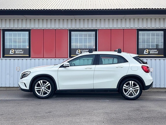 Mercedes-Benz GLA200 3 of 29
