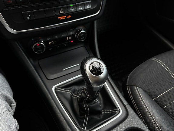 Mercedes-Benz GLA200 17 of 29