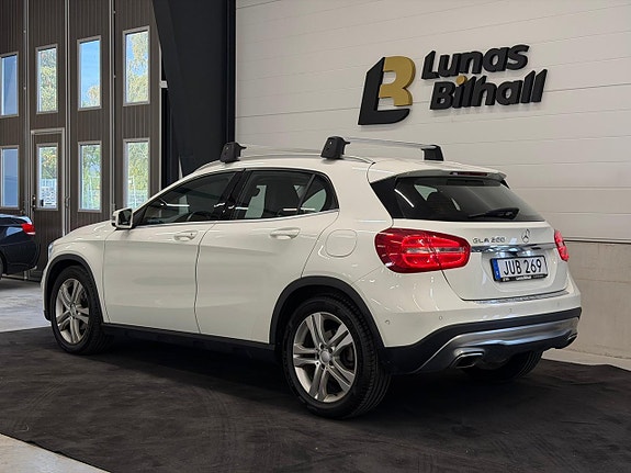 Mercedes-Benz GLA 200 4 of 29