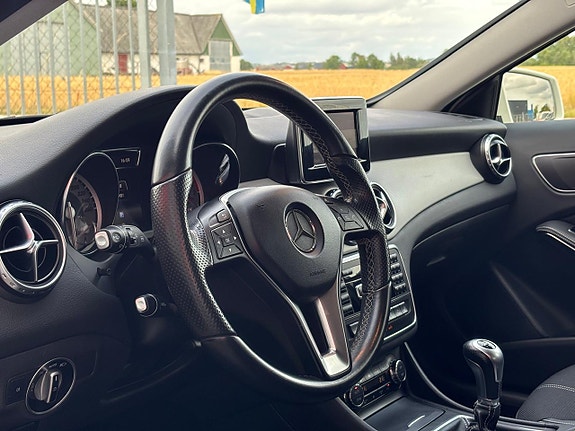Mercedes-Benz GLA200 8 of 29
