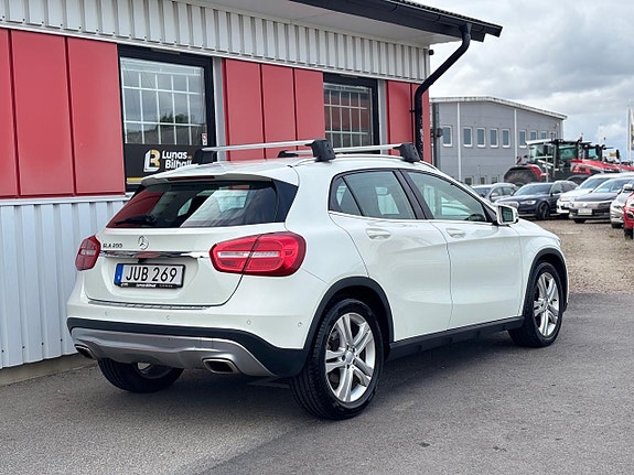 Mercedes-Benz GLA200 7 of 29