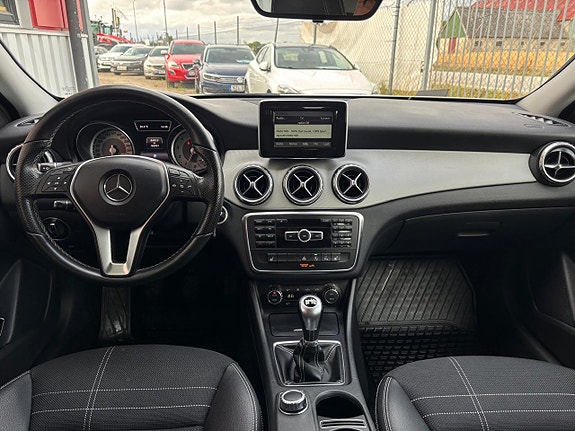 Mercedes-Benz GLA200 9 of 29