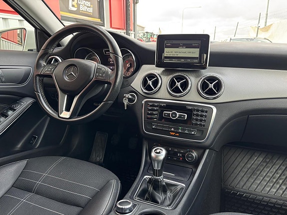 Mercedes-Benz GLA200 11 of 29