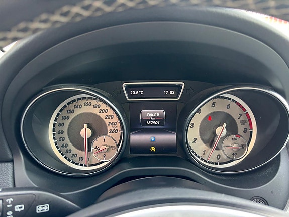 Mercedes-Benz GLA200 18 of 29