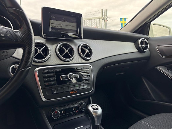 Mercedes-Benz GLA200 14 of 29