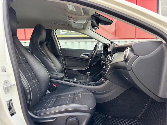 Mercedes-Benz GLA200 23 of 29