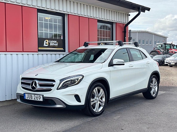 Mercedes-Benz GLA200 2 of 29