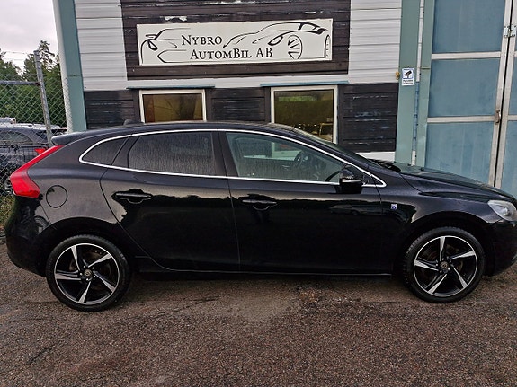 Volvo V40 2 of 5