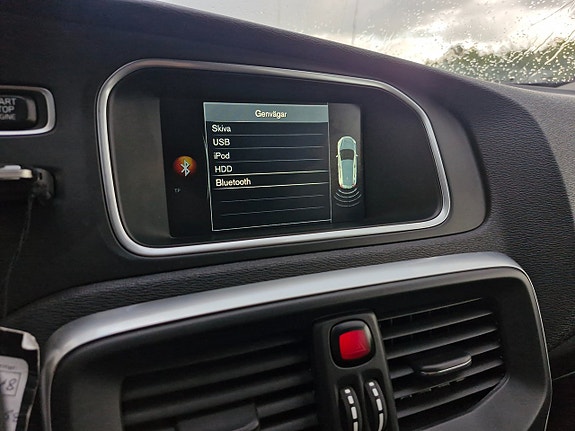 Volvo V40 9 of 13