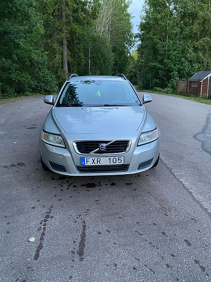 Volvo V50 3 of 5