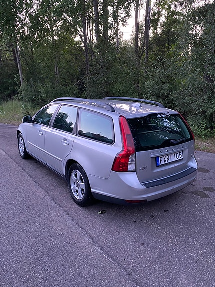 Volvo V50 2 of 5
