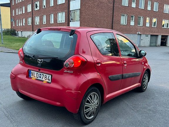 Toyota Aygo 2 of 5