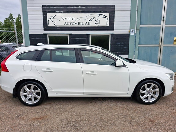 Volvo V60 2 of 5