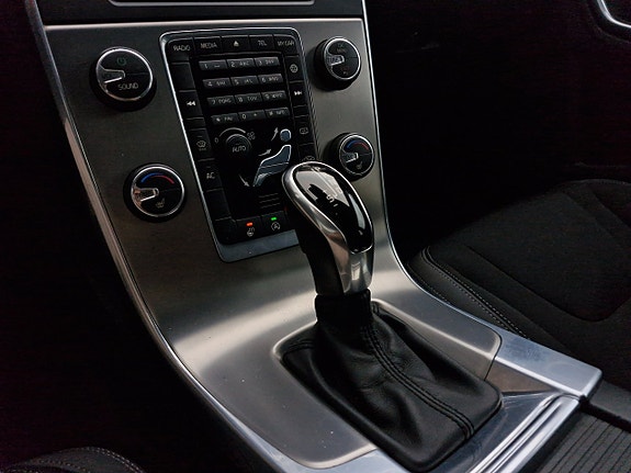 Volvo V60 8 of 13