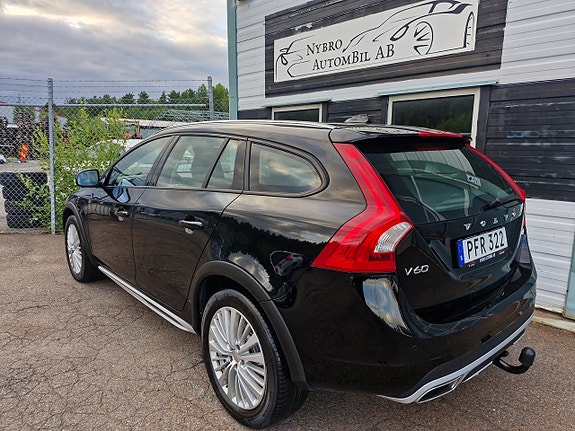 Volvo V60 Cross Country 11 of 12