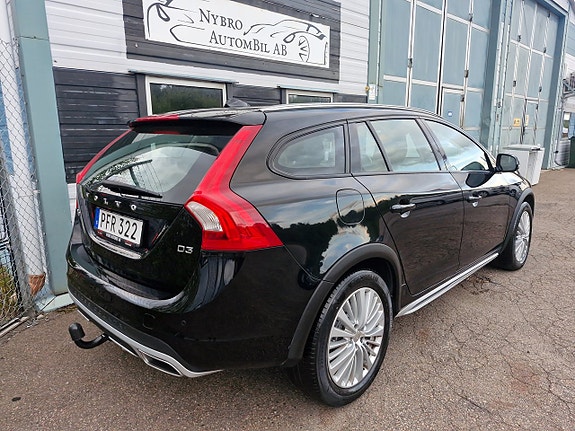 Volvo V60 Cross Country 3 of 5