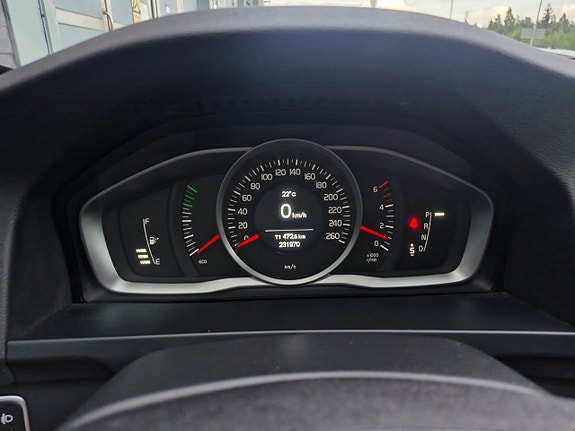Volvo V60 Cross Country 8 of 12