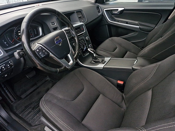 Volvo V60 Cross Country 6 of 12