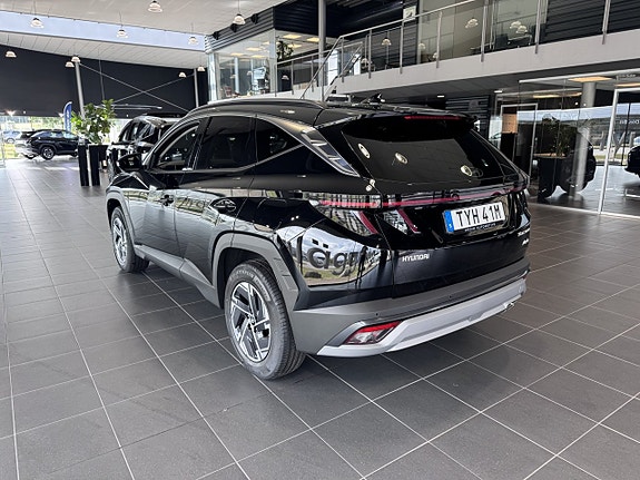 Hyundai Tucson 3 of 5