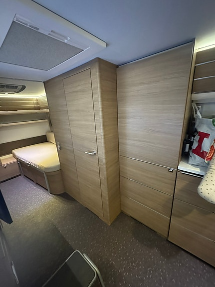Adria Adora 593 UK 3 Våningssäng, AC, 2x Förtält jubileum 12 of 15