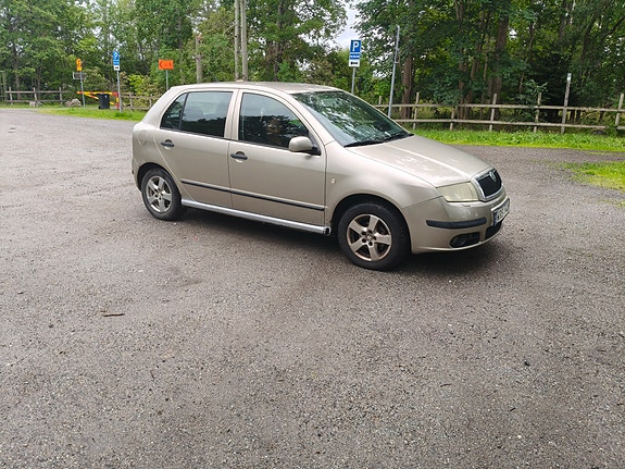 Skoda Fabia 2 of 5