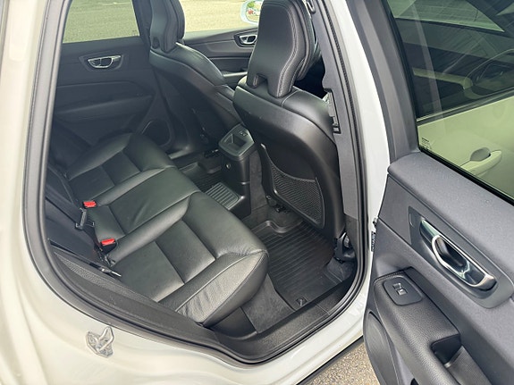 Volvo XC60 17 of 21