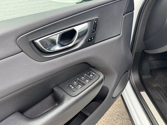 Volvo XC60 12 of 21