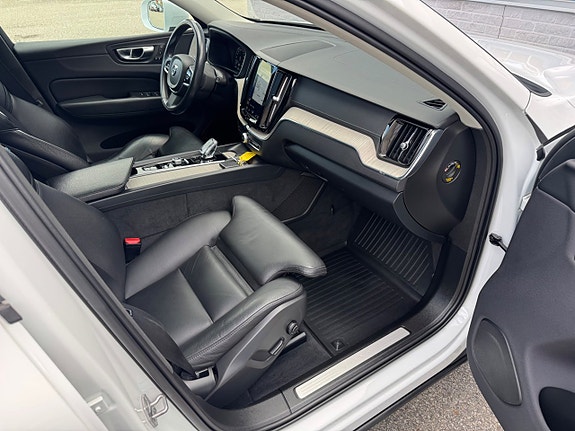 Volvo XC60 14 of 21