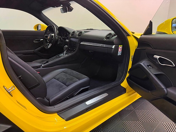 Porsche 718 Cayman 8 of 14