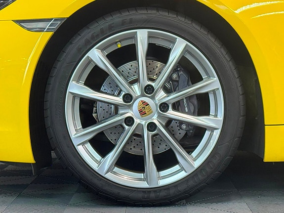 Porsche 718 Cayman 9 of 14