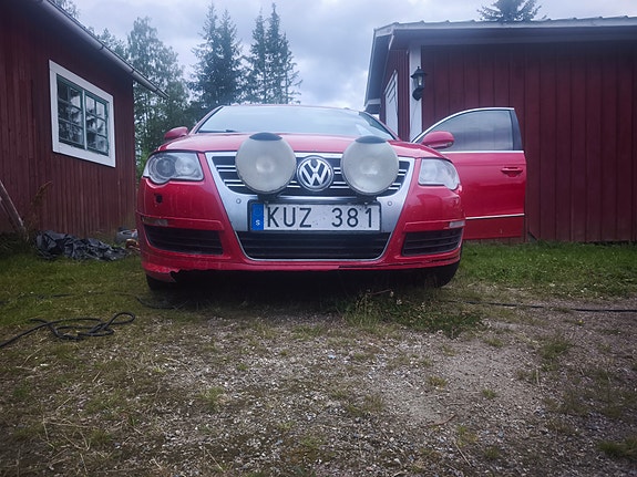 Volkswagen Passat 2 of 12