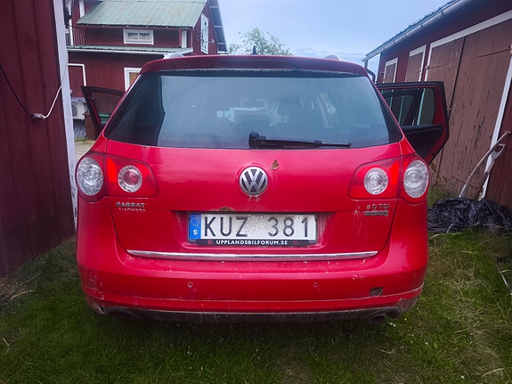 Volkswagen Passat 4 of 12