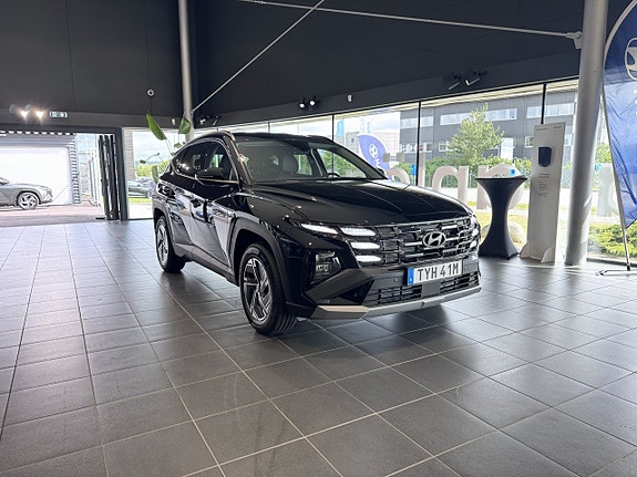 Hyundai Tucson 2 of 5