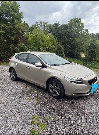 Volvo V40 2 of 5