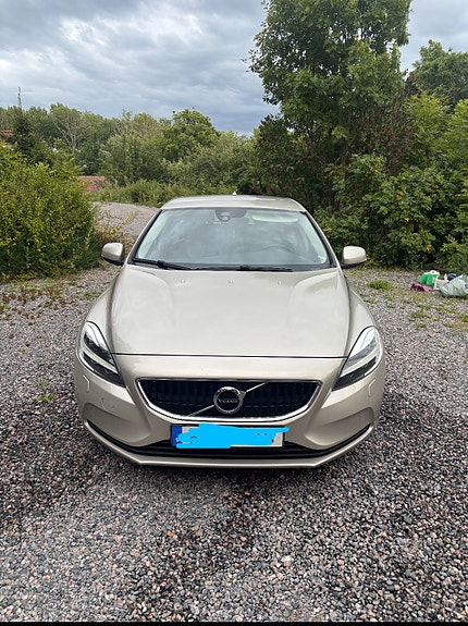 Volvo V40 3 of 5