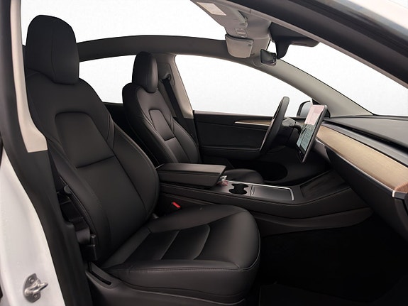 Tesla Model Y 11 of 30