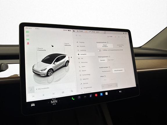Tesla Model Y 23 of 30