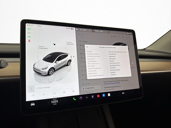 Tesla Model Y 25 of 30