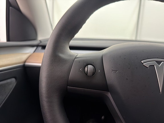 Tesla Model Y 27 of 30