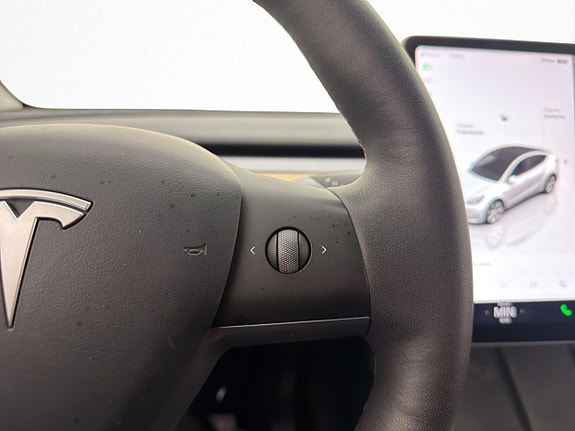 Tesla Model Y 26 of 30