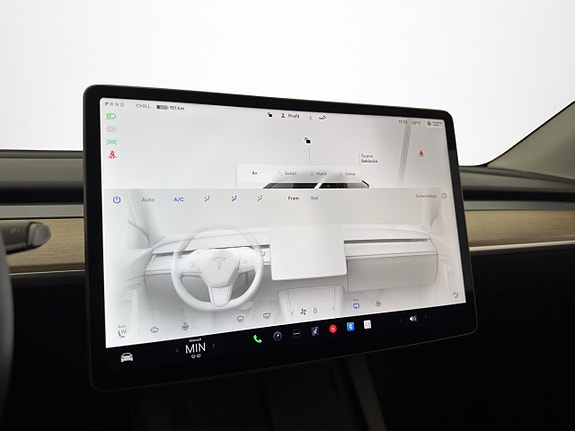 Tesla Model Y 21 of 30