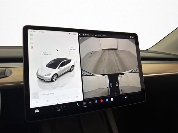 Tesla Model Y 20 of 30