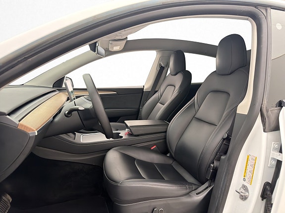 Tesla Model Y 17 of 30