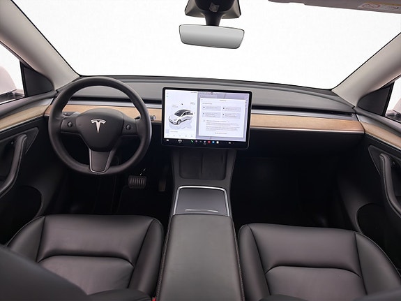 Tesla Model Y 9 of 30