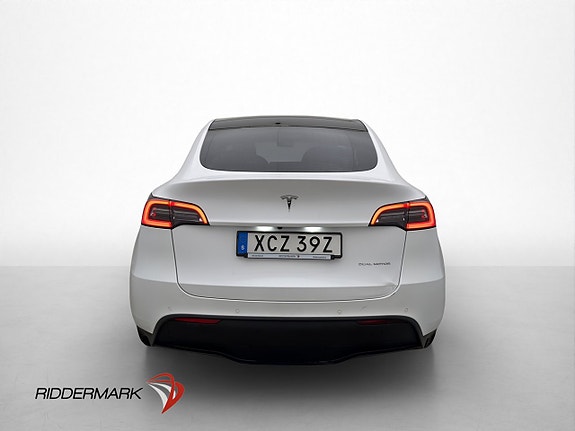 Tesla Model Y 8 of 30