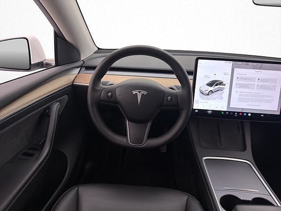Tesla Model Y 10 of 30