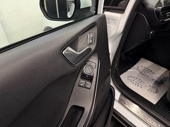 Ford Fiesta 13 of 27