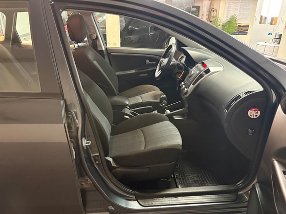 Kia Ceed 15 of 22